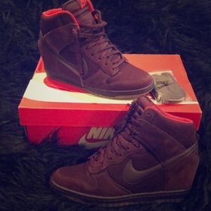 Nike Women’s Dunk Sky Hi Essential